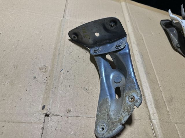 bontott SKODA OCTAVIA II Bal Sárvédő Oldaltartó