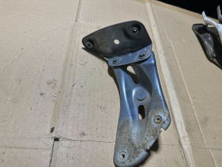 bontott SKODA OCTAVIA II Bal Sárvédő Oldaltartó