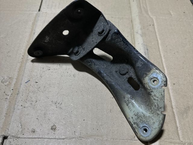 bontott SKODA OCTAVIA II Bal Sárvédő Oldaltartó