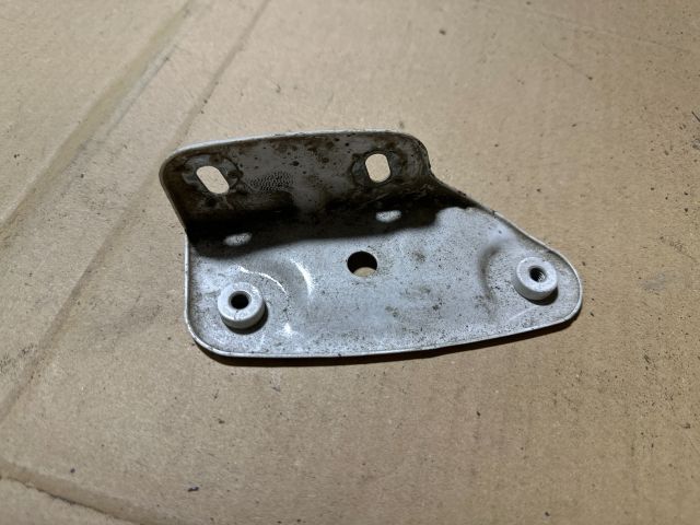 bontott SKODA OCTAVIA II Bal Sárvédő Oldaltartó