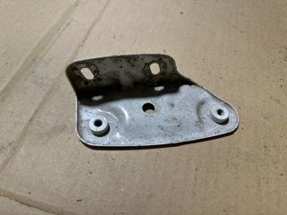 bontott SKODA OCTAVIA II Bal Sárvédő Oldaltartó