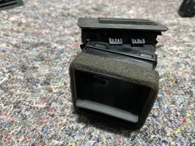 bontott SKODA OCTAVIA II Bal Szellőző