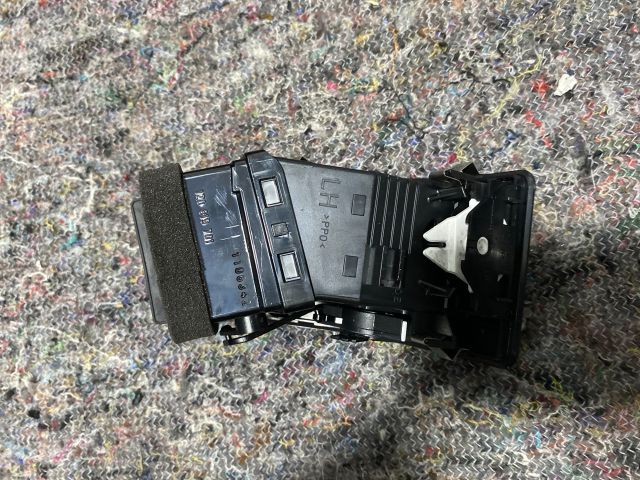 bontott SKODA OCTAVIA II Bal Szellőző