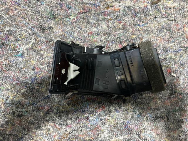 bontott SKODA OCTAVIA II Bal Szellőző