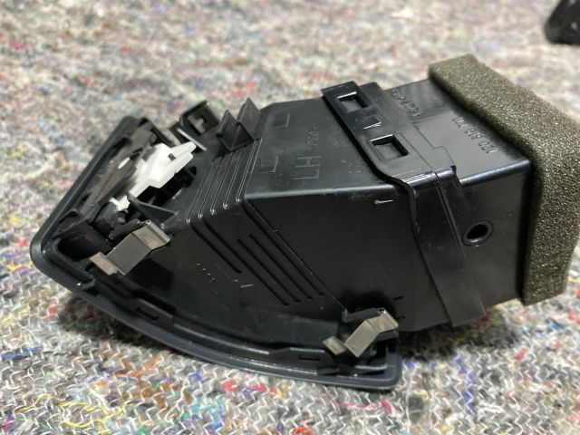 bontott SKODA OCTAVIA II Bal Szellőző