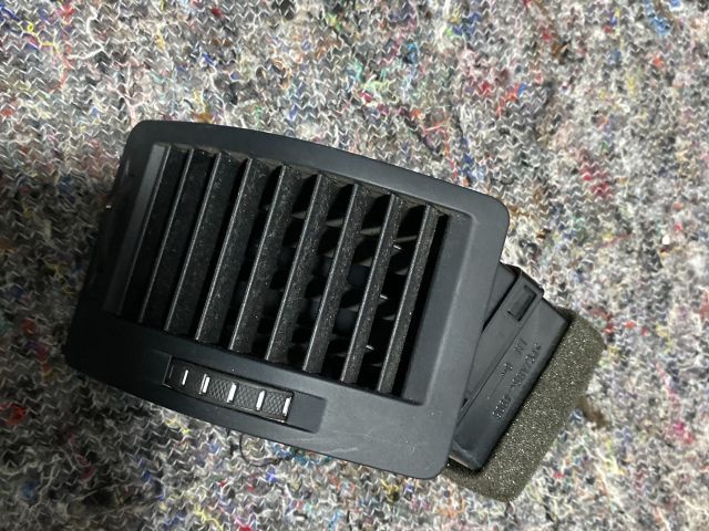 bontott SKODA OCTAVIA II Bal Szellőző