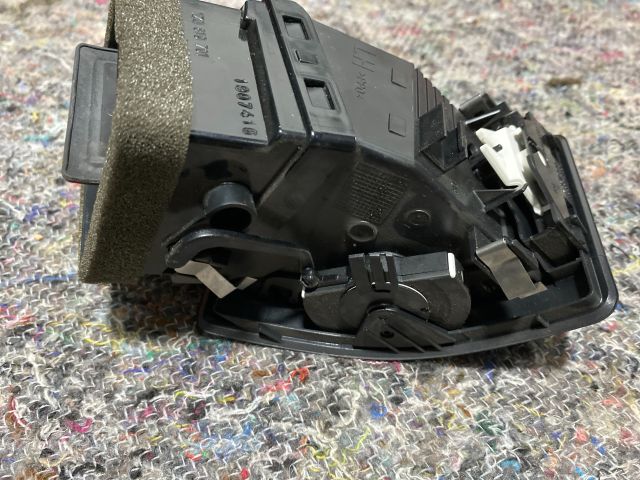 bontott SKODA OCTAVIA II Bal Szellőző