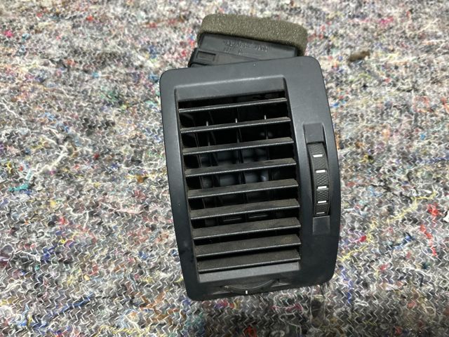 bontott SKODA OCTAVIA II Bal Szellőző