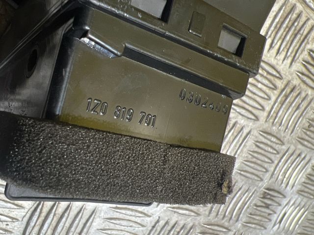 bontott SKODA OCTAVIA II Bal Szellőző