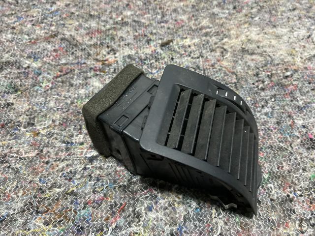 bontott SKODA OCTAVIA II Bal Szellőző