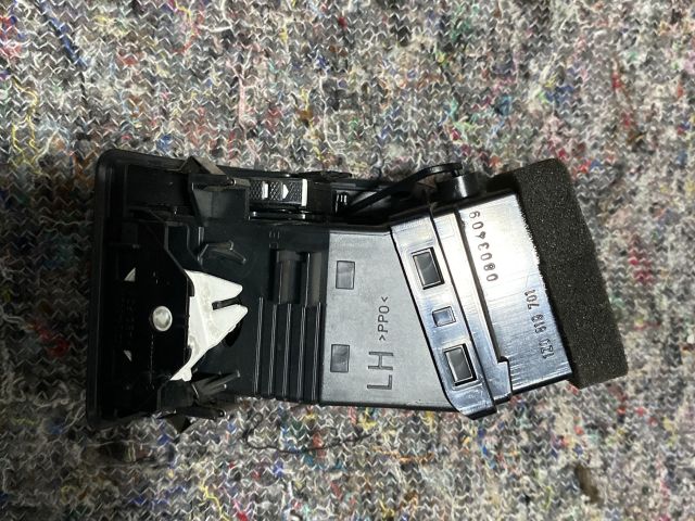 bontott SKODA OCTAVIA II Bal Szellőző