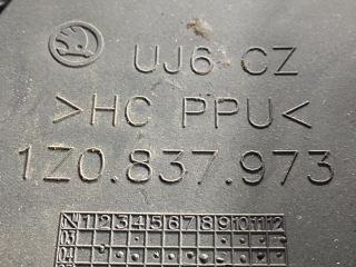 bontott SKODA OCTAVIA II Bal Visszapillantó Tükör Előtti Burkolat