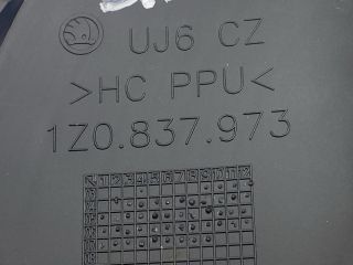 bontott SKODA OCTAVIA II Bal Visszapillantó Tükör Előtti Burkolat