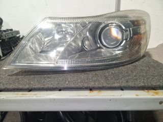 bontott SKODA OCTAVIA II Bal Xenon Fényszóró
