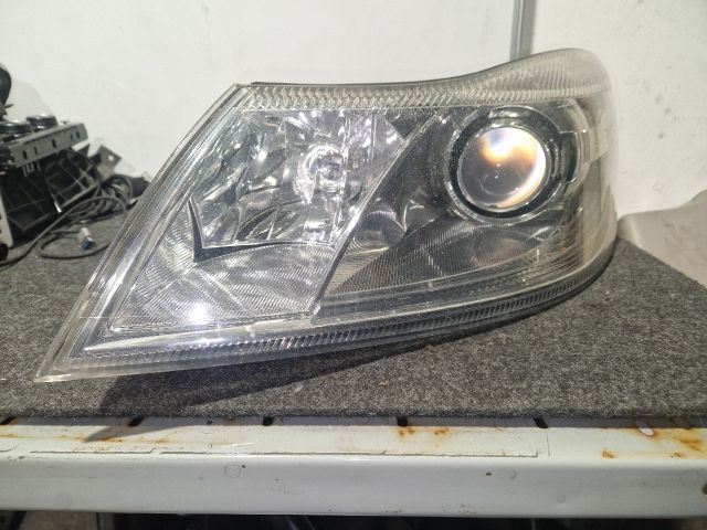 bontott SKODA OCTAVIA II Bal Xenon Fényszóró