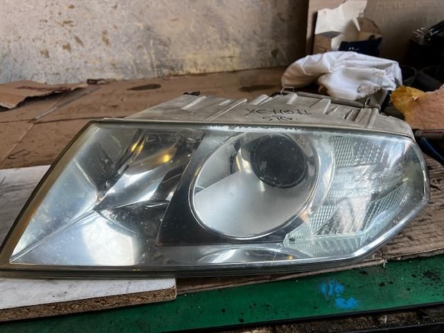 bontott SKODA OCTAVIA II Bal Xenon Fényszóró