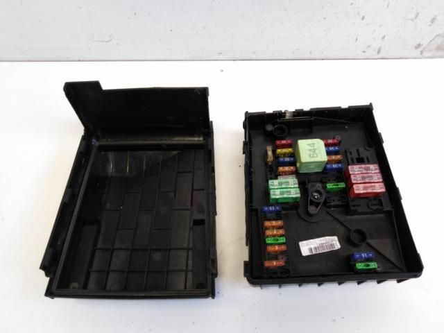 bontott SKODA OCTAVIA II Biztosítéktábla Doboz