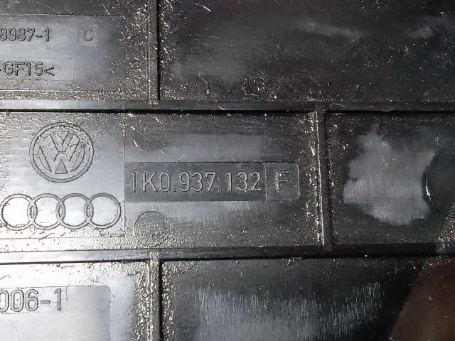 bontott SKODA OCTAVIA II Biztosítéktábla Fedél