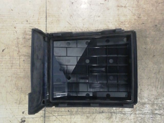 bontott SKODA OCTAVIA II Biztosítéktábla Fedél