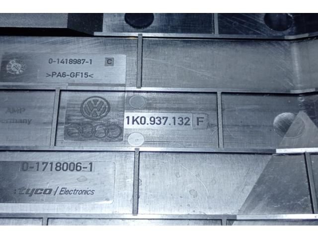 bontott SKODA OCTAVIA II Biztosítéktábla Fedél