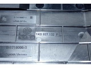 bontott SKODA OCTAVIA II Biztosítéktábla Fedél