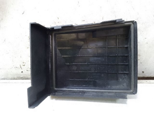 bontott SKODA OCTAVIA II Biztosítéktábla Fedél