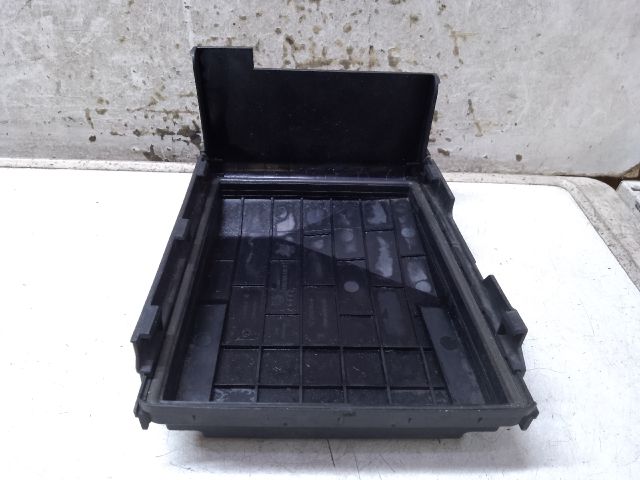 bontott SKODA OCTAVIA II Biztosítéktábla Fedél