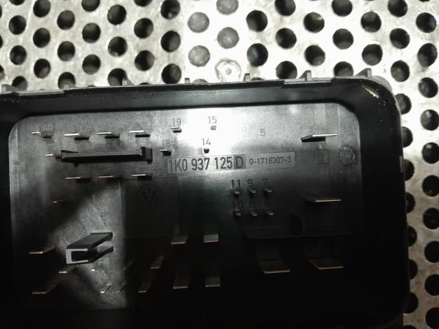 bontott SKODA OCTAVIA II Biztosítéktábla Utastér