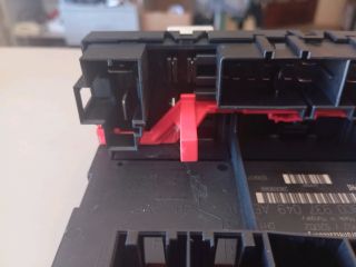 bontott SKODA OCTAVIA II Biztosítéktábla Utastér