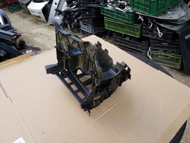 bontott SKODA OCTAVIA II Biztosítéktábla Utastér