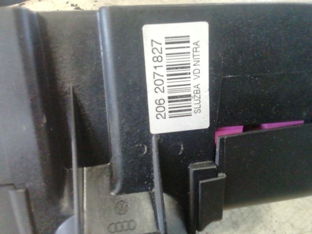 bontott SKODA OCTAVIA II Biztosítéktábla Utastér