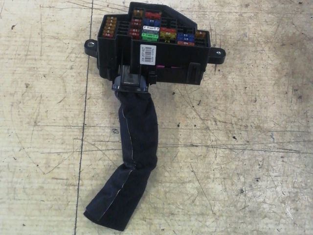 bontott SKODA OCTAVIA II Biztosítéktábla Utastér