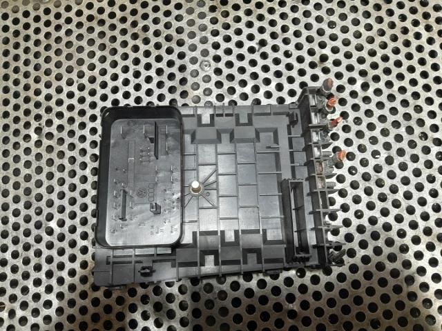 bontott SKODA OCTAVIA II Biztosítéktábla Utastér