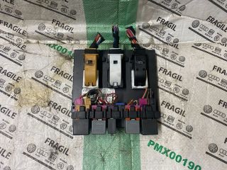 bontott SKODA OCTAVIA II Biztosítéktábla Utastér