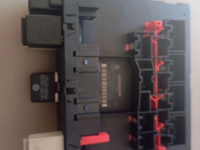 bontott SKODA OCTAVIA II Biztosítéktábla Utastér