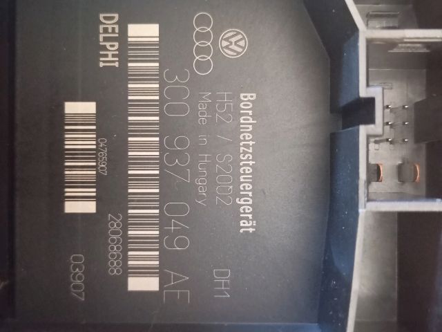 bontott SKODA OCTAVIA II Biztosítéktábla Utastér