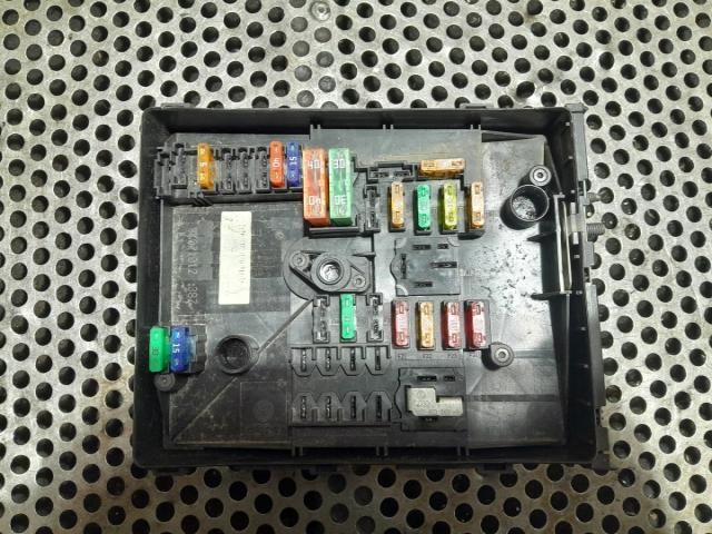 bontott SKODA OCTAVIA II Biztosítéktábla Utastér