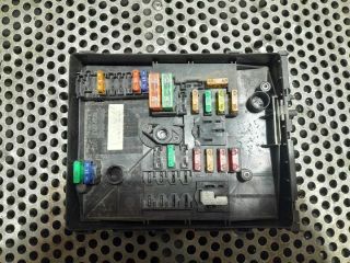 bontott SKODA OCTAVIA II Biztosítéktábla Utastér