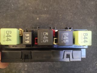 bontott SKODA OCTAVIA II Biztosítéktábla Utastér