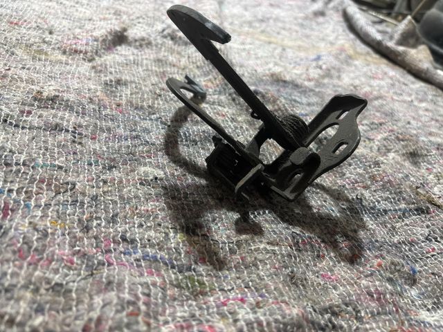 bontott SKODA OCTAVIA II Csomagtér Nyitó Kar / Gomb