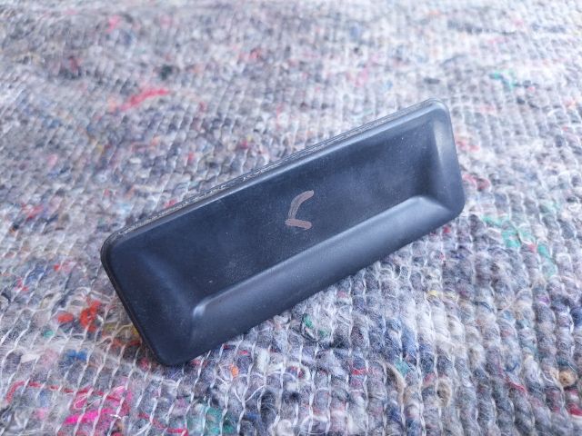 bontott SKODA OCTAVIA II Csomagtér Nyitó Kar / Gomb