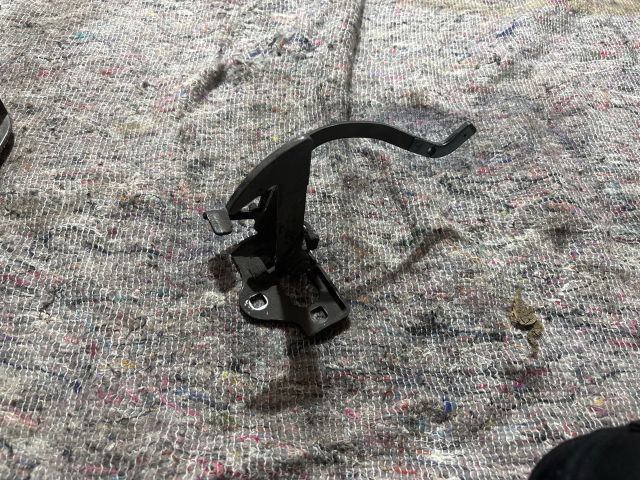 bontott SKODA OCTAVIA II Csomagtér Nyitó Kar / Gomb