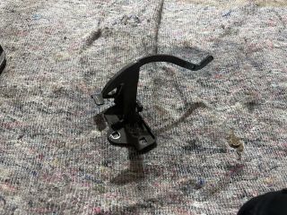 bontott SKODA OCTAVIA II Csomagtér Nyitó Kar / Gomb