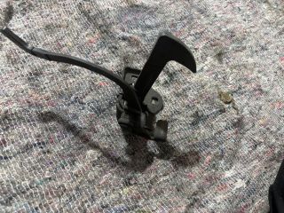 bontott SKODA OCTAVIA II Csomagtér Nyitó Kar / Gomb