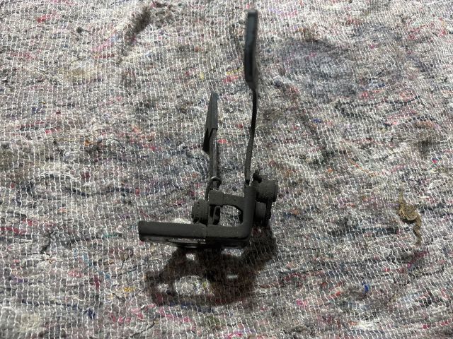 bontott SKODA OCTAVIA II Csomagtér Nyitó Kar / Gomb