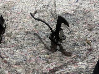 bontott SKODA OCTAVIA II Csomagtér Nyitó Kar / Gomb