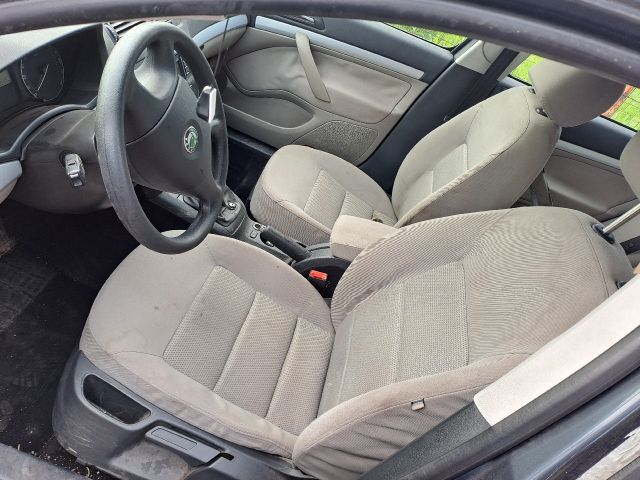 bontott SKODA OCTAVIA II Csomagtér Roló