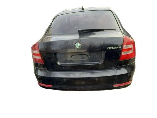 bontott SKODA OCTAVIA II Csomagtérajtó Bal Zsanér