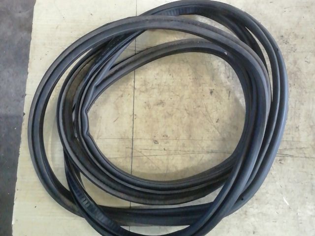 bontott SKODA OCTAVIA II Csomagtérajtó Gumikéder