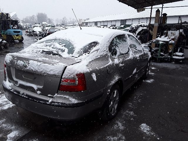 bontott SKODA OCTAVIA II Csomagtérajtó Kapcsoló